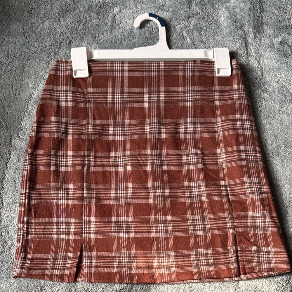 Chic Plaid Mini Skirt in Brown